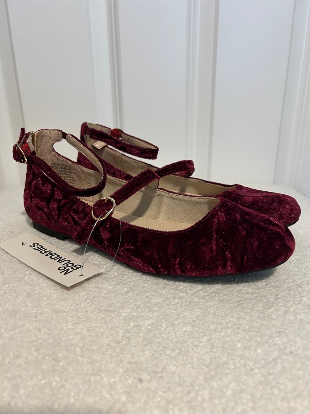 No Boundaries Burgundy Velvet Mary Jane Flats Women’s Size 7 - Picture 2 of 3